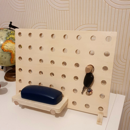 Mini pegboard Plugwood à poser avec tablette et pieds bois