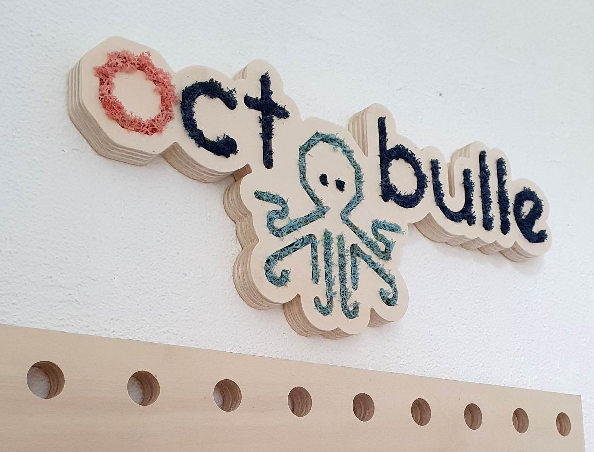 Signalétique végétale stabilisée pour enseigne commerciale